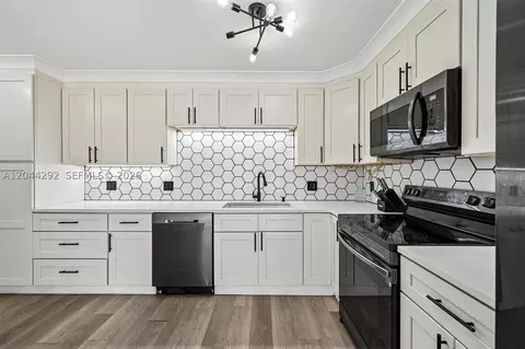 5016 50th Way, West Palm Beach, FL 33409