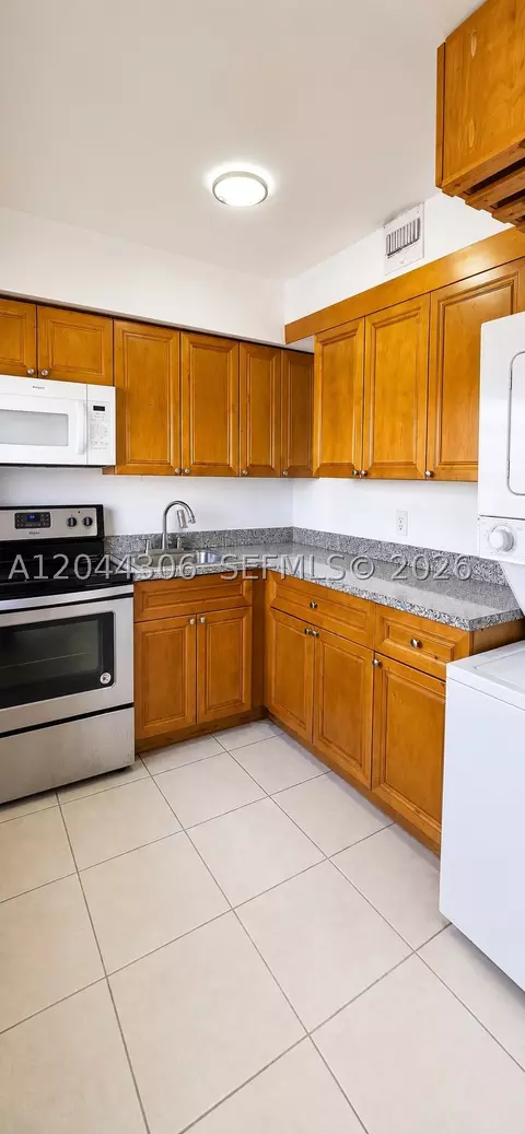 383 E 4th Ave #8, Hialeah, FL 33010 photo 2
