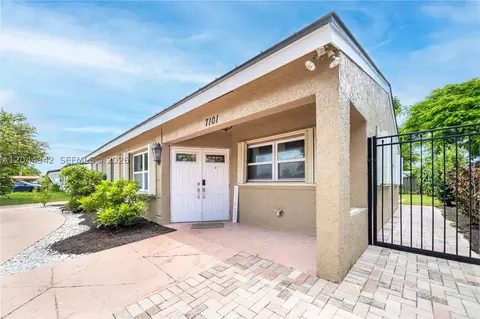 7101 Hope St, Hollywood, FL 33024