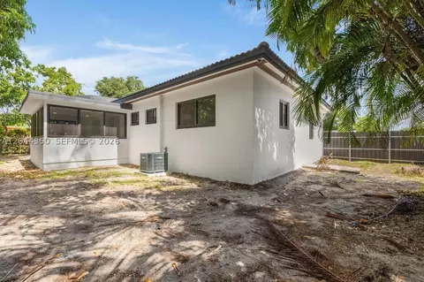 Exterior - 770 NE 160th St, Miami, FL 33162 photo 8 of 8