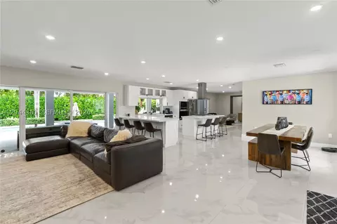 12900 SW 112th Ave, Miami, FL 33176