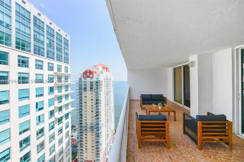 1200 Brickell Bay Dr #3614, Miami, FL 33131
