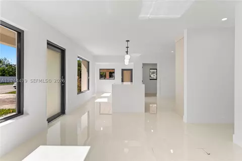 Living - 191 SE 6th Ave, Hialeah, FL 33010 photo 2 of 12