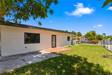 Exterior - 191 SE 6th Ave, Hialeah, FL 33010 photo 5 of 10