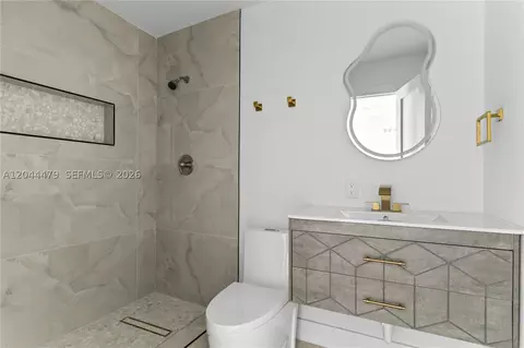Bath - 191 SE 6th Ave, Hialeah, FL 33010 photo 4 of 4