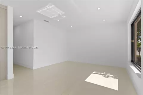 Living - 191 SE 6th Ave, Hialeah, FL 33010 photo 4 of 12