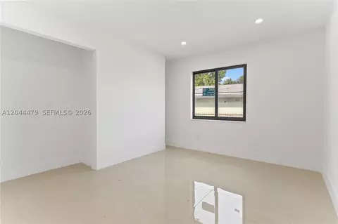 Bedroom - 191 SE 6th Ave, Hialeah, FL 33010 photo 5 of 17