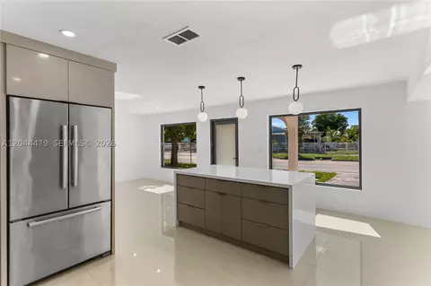 Kitchen - 191 SE 6th Ave, Hialeah, FL 33010 photo 6 of 9