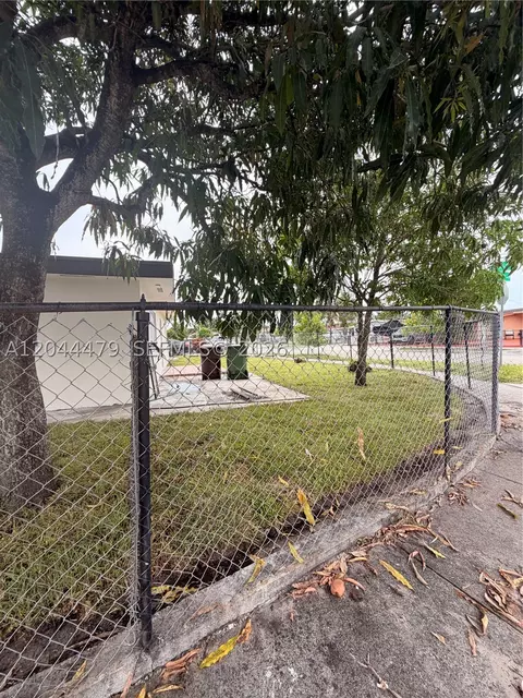 Exterior - 191 SE 6th Ave, Hialeah, FL 33010 photo 2 of 3