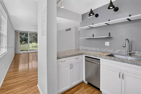 9410 Tangerine Pl #204, Davie, FL 33324