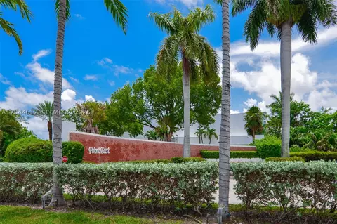 2851 Leonard Dr #J505, Aventura, FL 33160