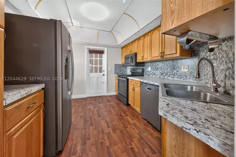 Kitchen - 9101 W Sample Rd #306, Coral Springs, FL 33065 photo 3 of 3