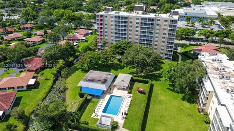 View/Area - 9101 W Sample Rd #306, Coral Springs, FL 33065 photo 5 of 7