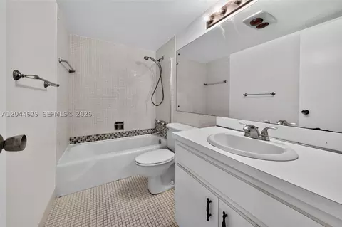Bath - 9101 W Sample Rd #306, Coral Springs, FL 33065 photo 1 of 2