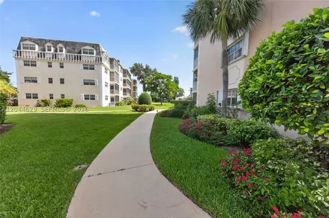 Exterior - 9101 W Sample Rd #306, Coral Springs, FL 33065 photo 4 of 4