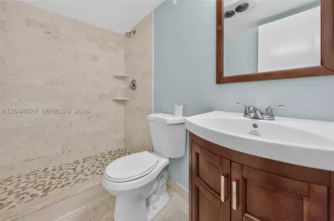 Bath - 9101 W Sample Rd #306, Coral Springs, FL 33065 photo 2 of 2