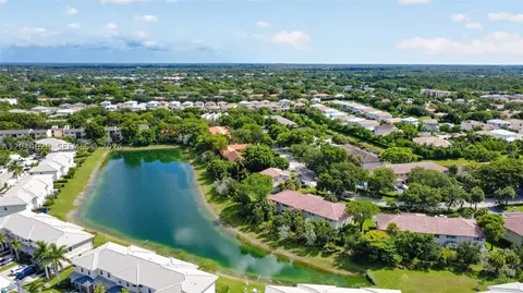 View/Area - 9101 W Sample Rd #306, Coral Springs, FL 33065 photo 3 of 7