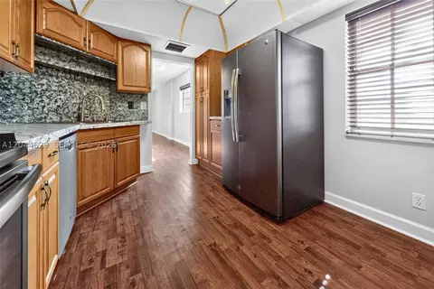 Kitchen - 9101 W Sample Rd #306, Coral Springs, FL 33065 photo 2 of 3