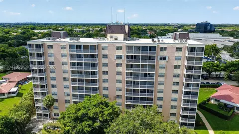 View/Area - 9101 W Sample Rd #306, Coral Springs, FL 33065 photo 4 of 7