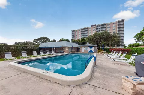 Exterior - 9101 W Sample Rd #306, Coral Springs, FL 33065 photo 2 of 4