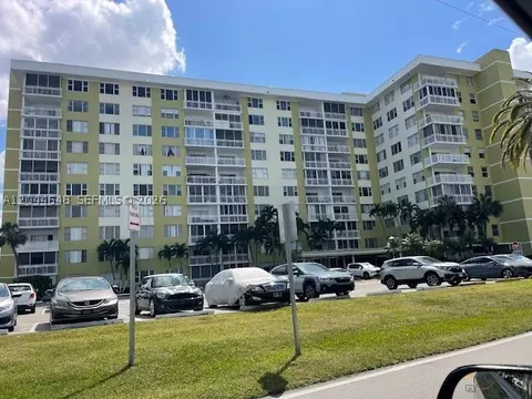 4400 Hillcrest Dr #701B, Hollywood, FL 33021
