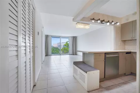 6900 Bay Dr #3H, Miami Beach, FL 33141