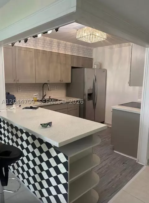 6900 Bay Dr #3H, Miami Beach, FL 33141