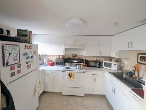 Kitchen - 21 E 3rd St #205, Hialeah, FL 33010 photo 1 of 1