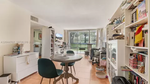 110 Fontainebleau Blvd #101, Miami, FL 33172