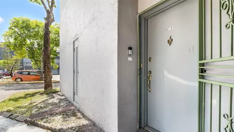 110 Fontainebleau Blvd #101, Miami, FL 33172