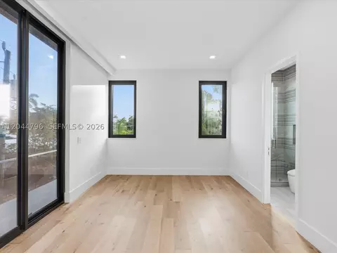 Bedroom - 2 Sunset Ln, Pompano Beach, FL 33062 photo 10 of 11