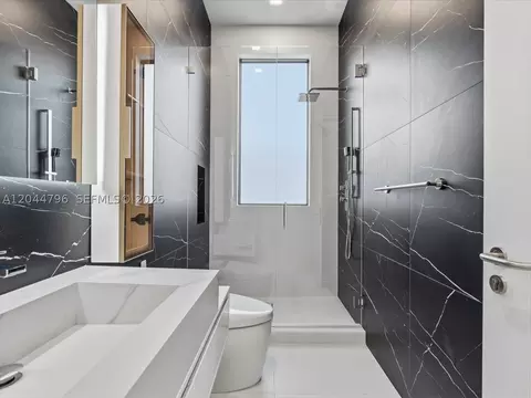 Bath - 2 Sunset Ln, Pompano Beach, FL 33062 photo 4 of 12