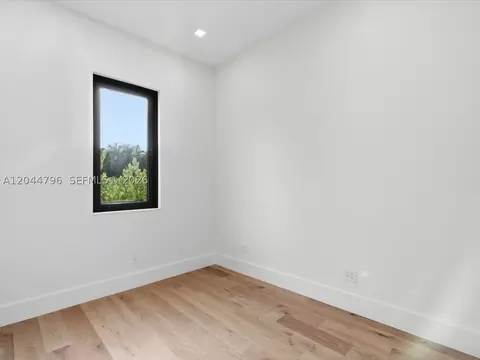 Bedroom - 2 Sunset Ln, Pompano Beach, FL 33062 photo 3 of 11