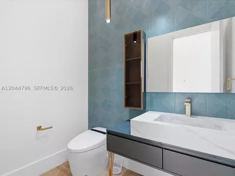 Bath - 2 Sunset Ln, Pompano Beach, FL 33062 photo 3 of 12