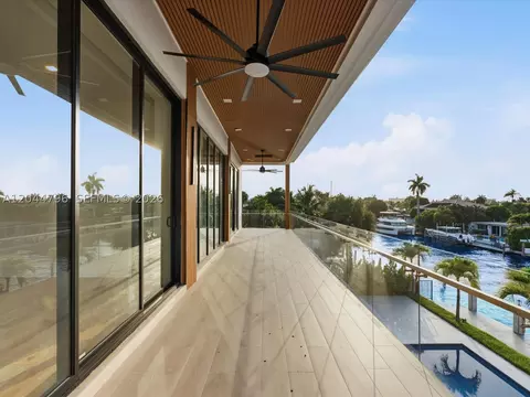 Exterior - 2 Sunset Ln, Pompano Beach, FL 33062 photo 3 of 11
