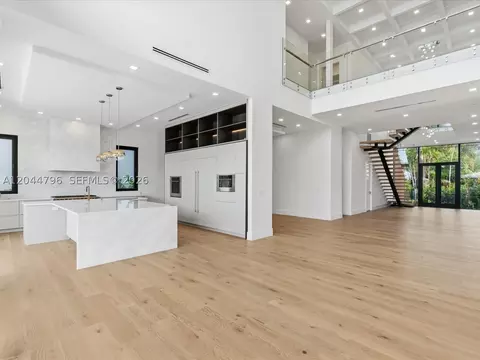 Living - 2 Sunset Ln, Pompano Beach, FL 33062 photo 5 of 9