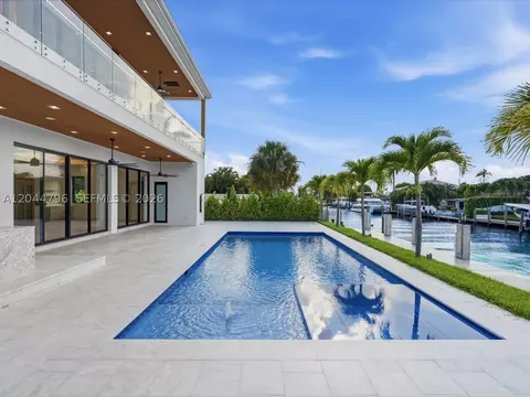 Exterior - 2 Sunset Ln, Pompano Beach, FL 33062 photo 7 of 11