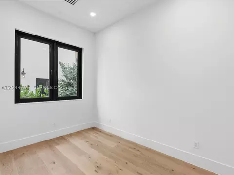 Bedroom - 2 Sunset Ln, Pompano Beach, FL 33062 photo 1 of 11