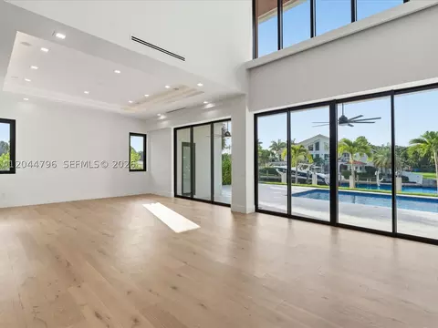 Living - 2 Sunset Ln, Pompano Beach, FL 33062 photo 2 of 9