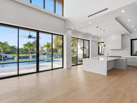 Living - 2 Sunset Ln, Pompano Beach, FL 33062 photo 4 of 9