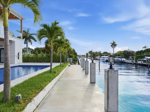 Exterior - 2 Sunset Ln, Pompano Beach, FL 33062 photo 10 of 11
