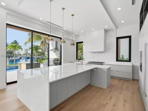 Kitchen - 2 Sunset Ln, Pompano Beach, FL 33062 photo 6 of 7