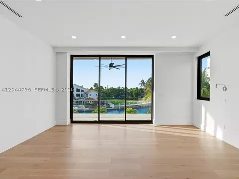 Bedroom - 2 Sunset Ln, Pompano Beach, FL 33062 photo 6 of 11