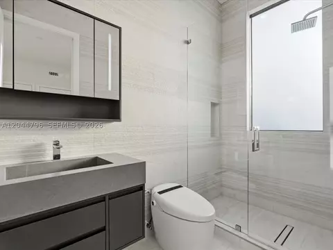 Bath - 2 Sunset Ln, Pompano Beach, FL 33062 photo 10 of 12