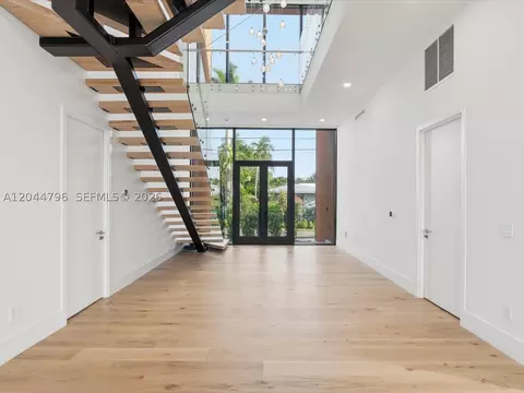 Entry Way - 2 Sunset Ln, Pompano Beach, FL 33062 photo 6 of 6