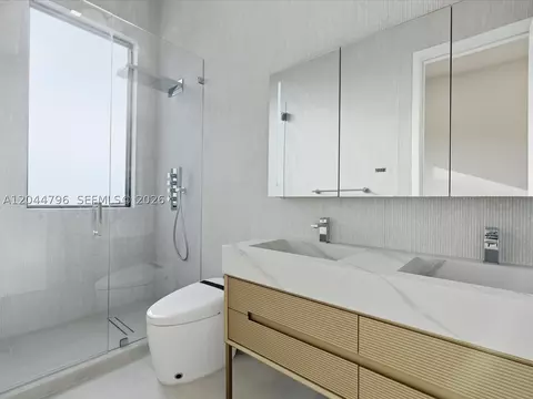 Bath - 2 Sunset Ln, Pompano Beach, FL 33062 photo 2 of 12