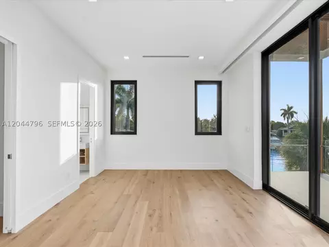 Bedroom - 2 Sunset Ln, Pompano Beach, FL 33062 photo 9 of 11