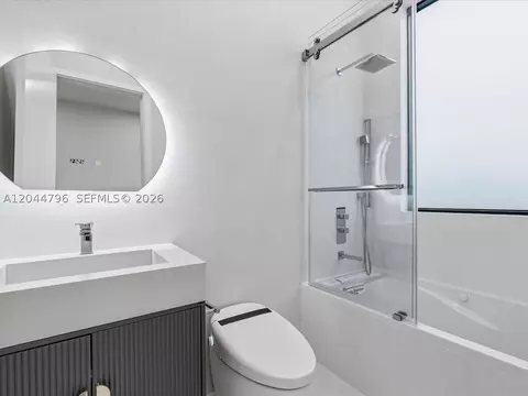 Bath - 2 Sunset Ln, Pompano Beach, FL 33062 photo 1 of 12