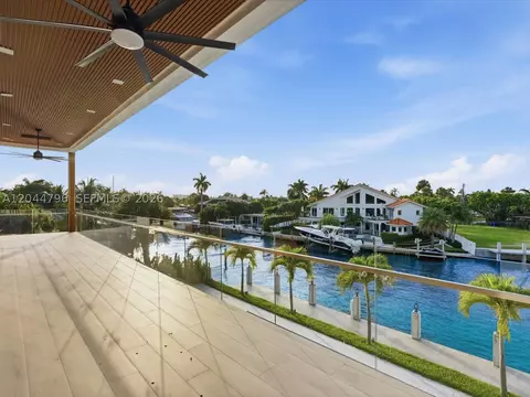 Exterior - 2 Sunset Ln, Pompano Beach, FL 33062 photo 4 of 11
