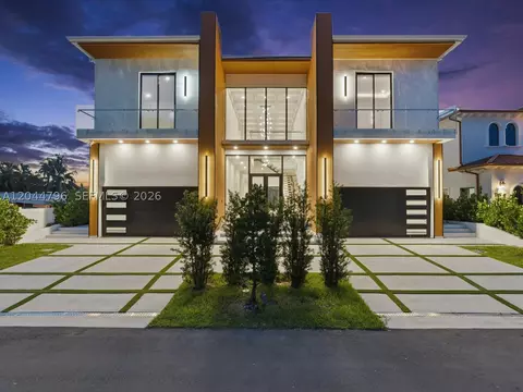 Exterior - 2 Sunset Ln, Pompano Beach, FL 33062 photo 2 of 11